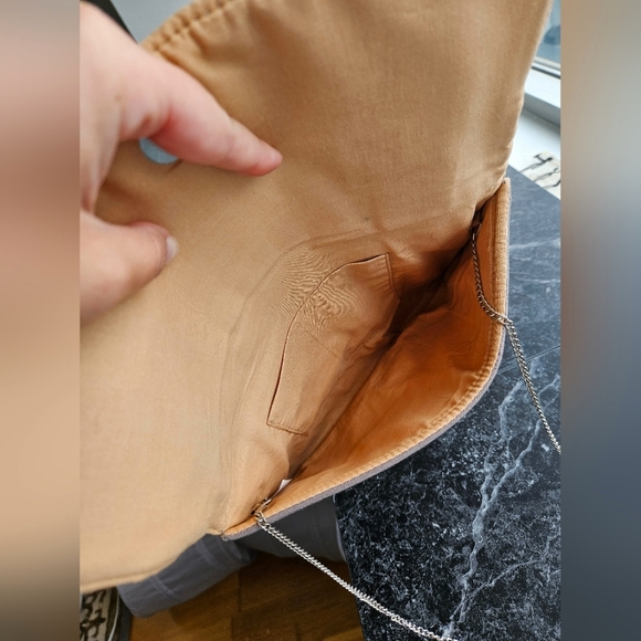 Blue embroidered clutch bag with silver chain - Picture 3 of 3